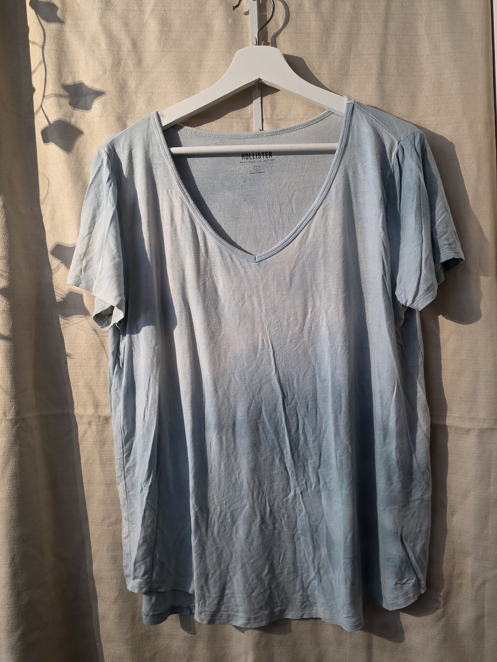 Hollister Womens Tie Dye Light Blue V-Neck Tee